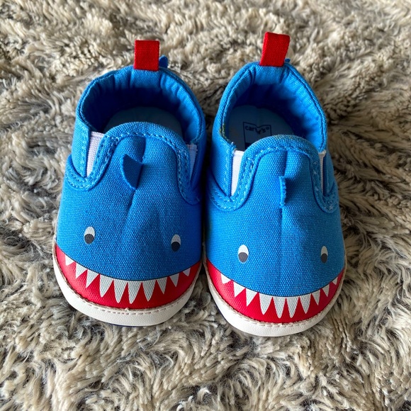 NEW Carter’s 3-6 mo size Shark shoes - Picture 2 of 3
